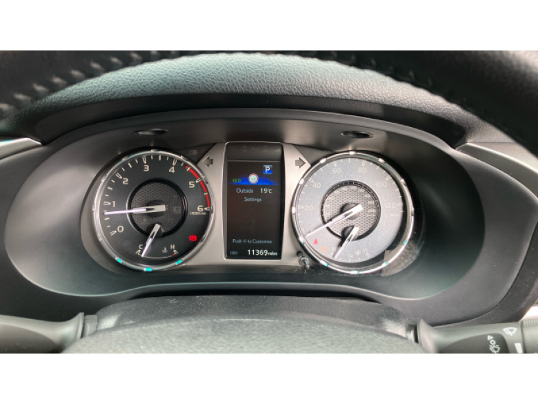 Toyota Hilux Diesel Invincible D/Cab Pick Up 2.8 D-4D Auto